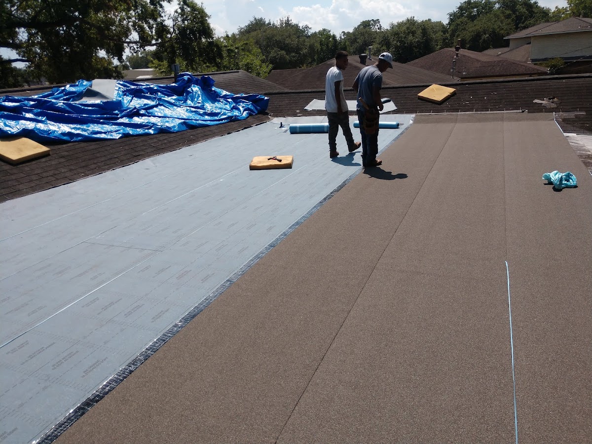 Flat roof installation