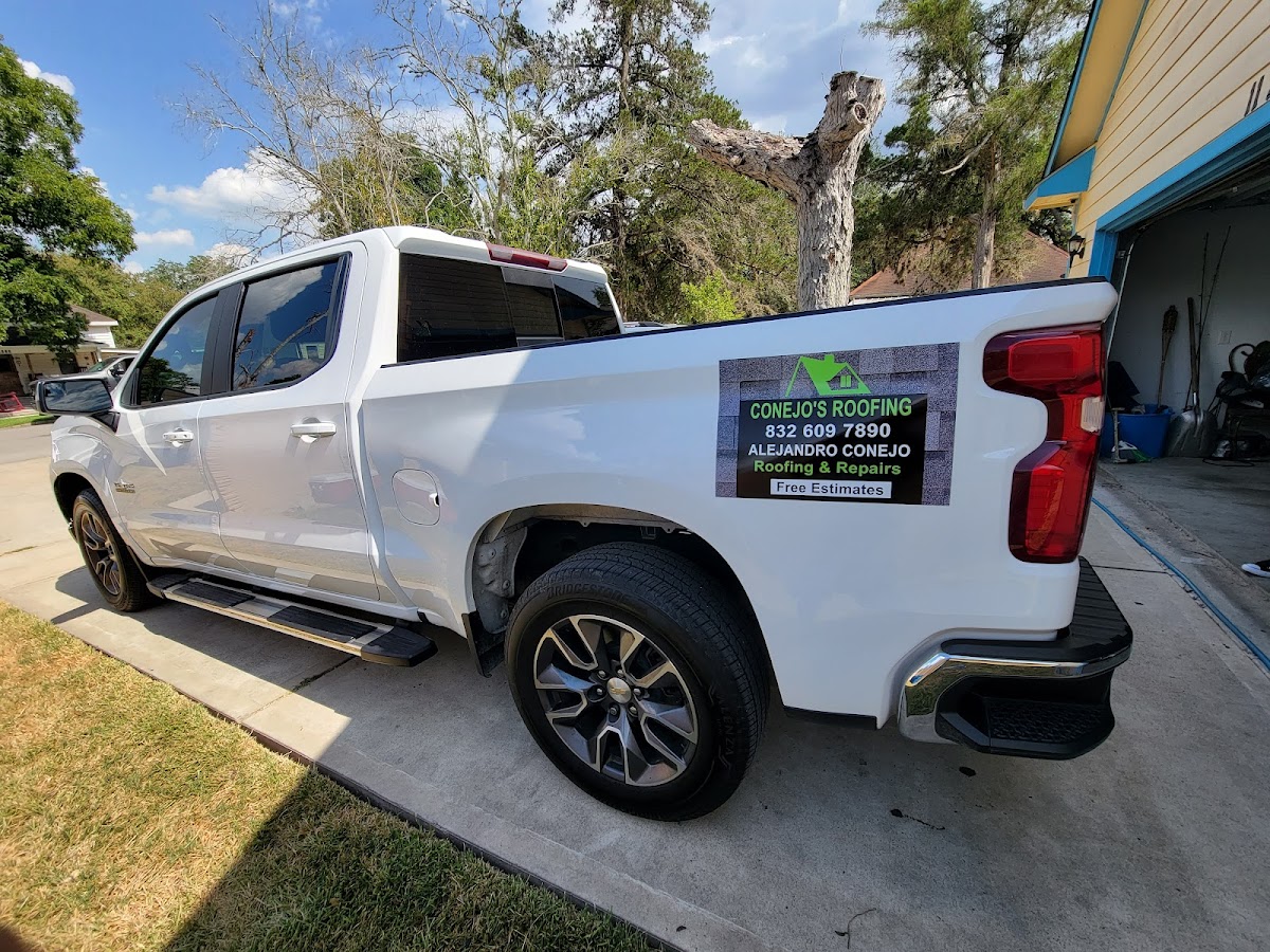 Conejo's Roofing company truck